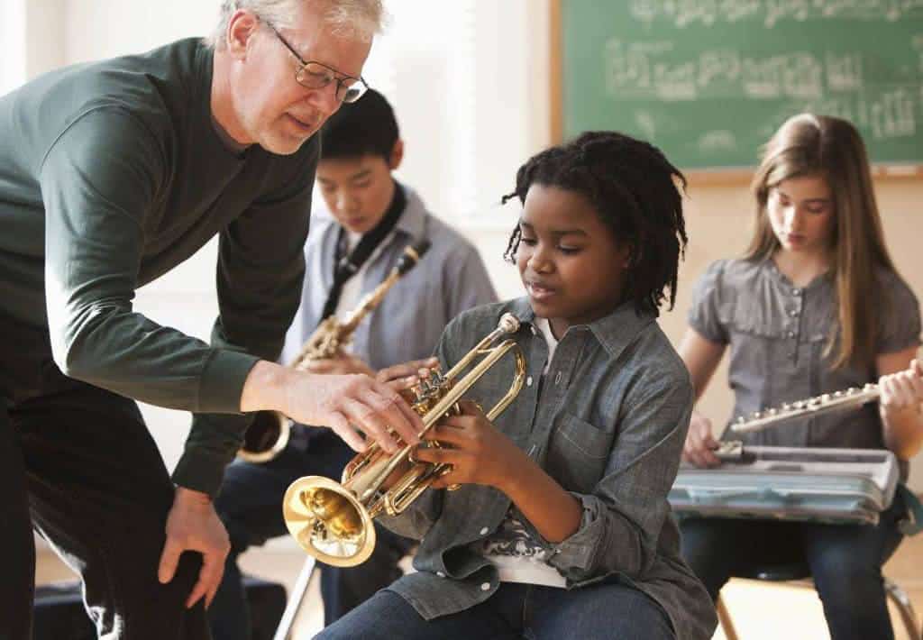 crianças musica professor educaçao
