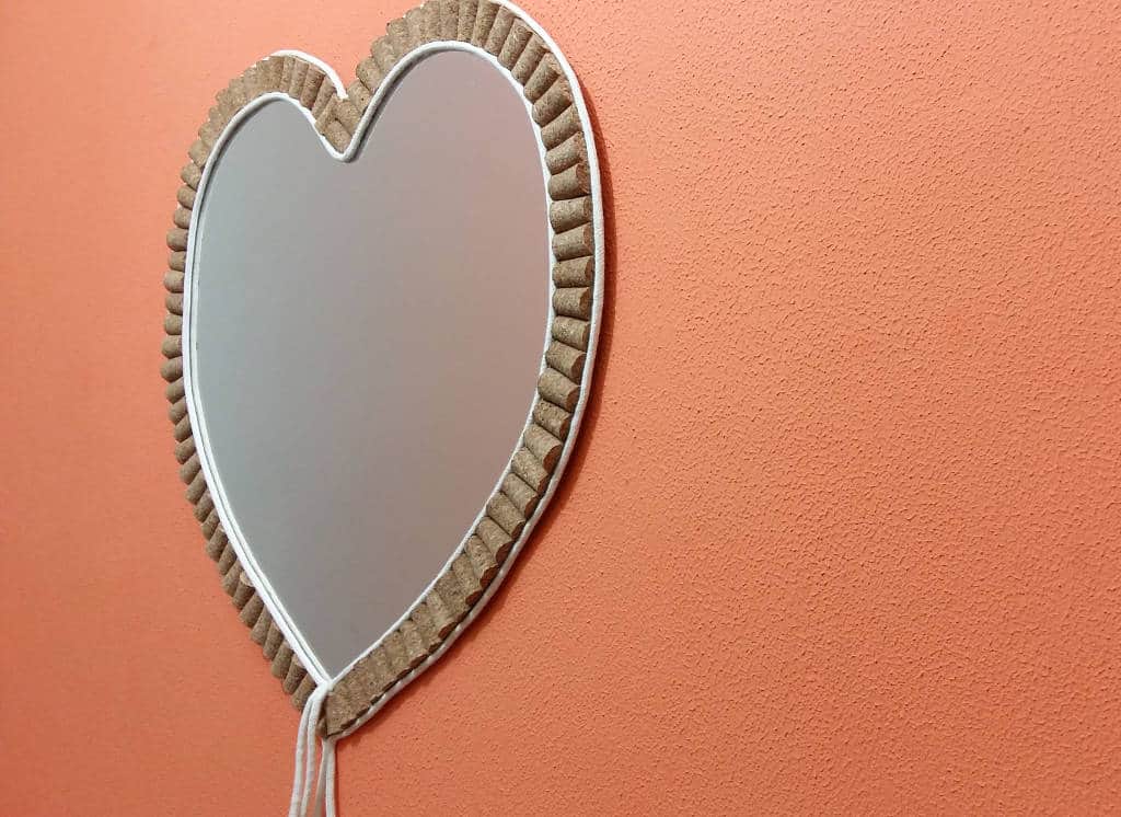 espelho coração rolhas