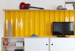 parede amarela telha metálica