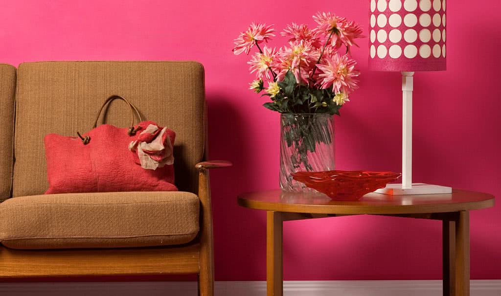 sala sofa parede rosa