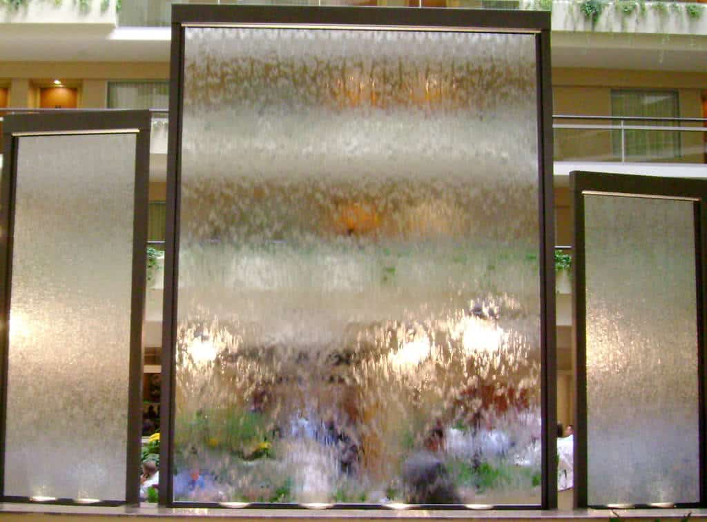 cortina de água em painel decorativo